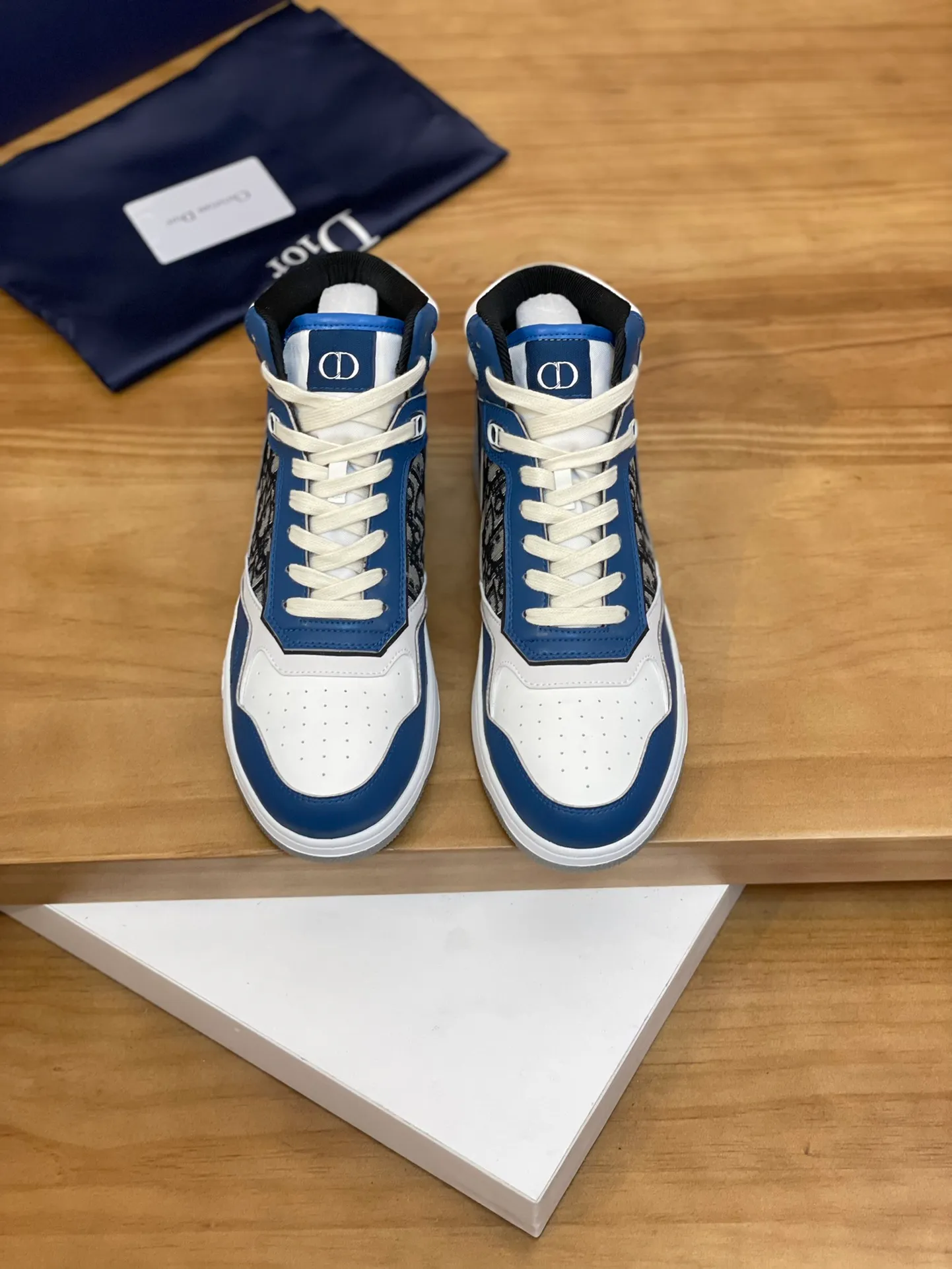 Men's shoes: 💰P460¥ Product trademark: Dior* "Dior*" high-top casual shoes Regular size: 38-44 (can be customized to 45.46) Product materials: Upper imported cowhide stitched with original fabric, breathable lining, original outsole. Number: 1006